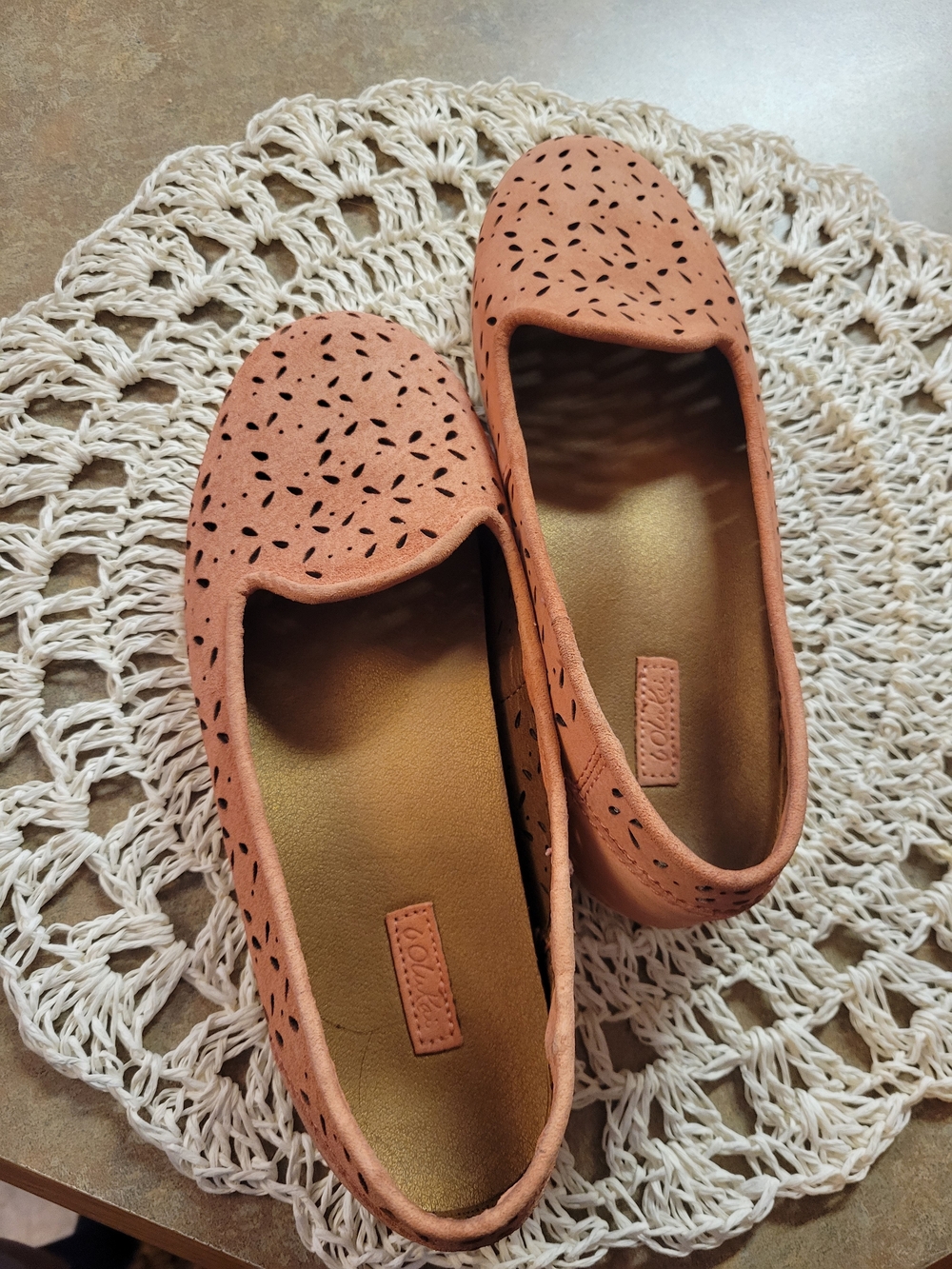 OluKai Women’s Perforated Slip-On Loafers in Coral sz 7